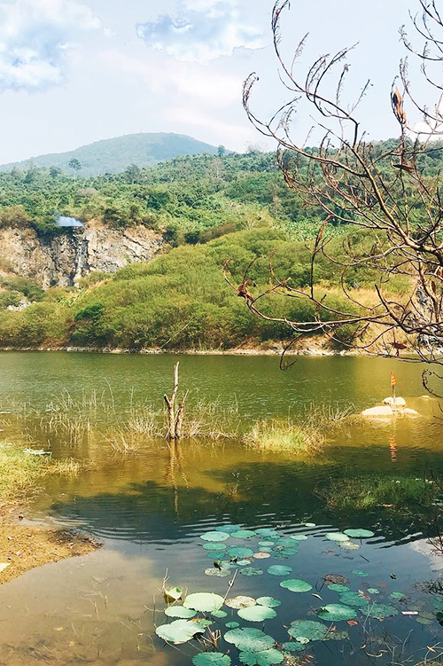 Thung lũng Mã Thiên Lãnh, Tây Ninh  Điểm dừng chân này cách trung tâm TP HCM khoảng 100 km, nằm tiếp giáp giữa ba ngọn núi là núi Bà Đen, núi Phụng và núi Heo thuộc xã Thạnh Tân, thành phố Tây Ninh. Nơi đây thích hợp cho những bạn trẻ thích du lịch bụi, yêu thiên nhiên và thích các hoạt động ngoài trời. Ảnh: Trọng Phan.