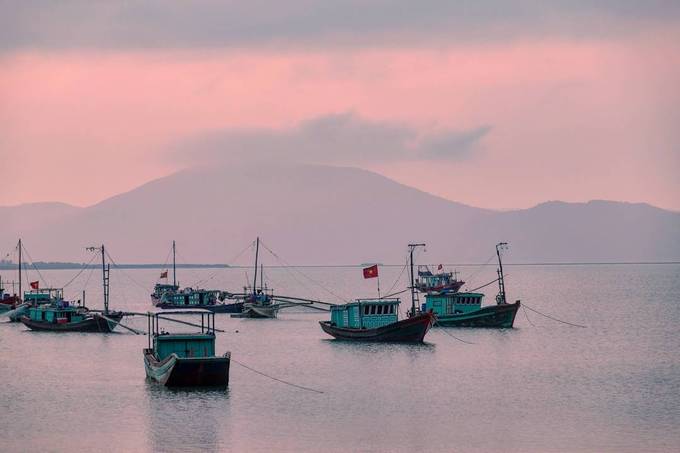 Đảo Quan Lạn, một hòn đảo nhỏ thuộc vùng vịnh Bái Tử Long, thuộc huyện Vân Đồn, tỉnh Quảng Ninh, nổi tiếng có nhiều bãi biển đẹp. Không chỉ có những đường bờ biển với cát trắng thơ mộng, Quan Lạn còn vô số góc check in "sống ảo" cho du khách. Ảnh: Marie-Claude Ratté.