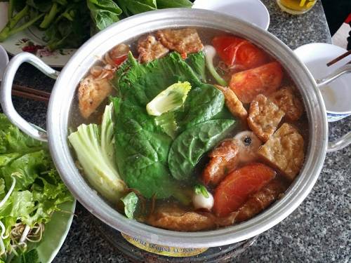 Lẩu mực tươi ngon - đặc sản Phú Yên