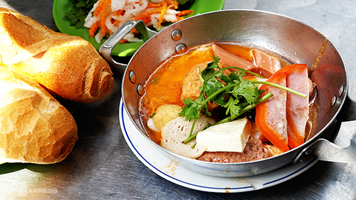 Bánh mì chảo không tên Lý Tự Trọng - Bánh mì Sài Gòn trong hẻm