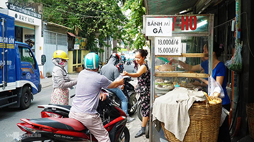 Bánh mì Bảy Hổ - Xe bánh mì Sài Gòn truyền thống