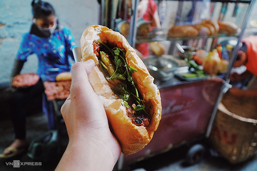Bánh mì thịt nướng Nguyễn Trãi - Bánh mì Sài Gòn nổi tiếng thế giới