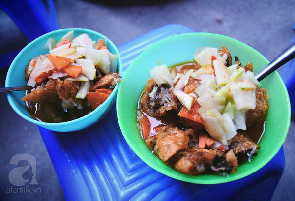 Bánh rán mặn Hà Nội Lạc Long Quân có 2 cỡ bát ăn kèm