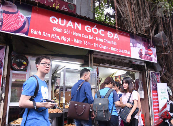 Bánh rán mặn Hà Nội tại Lý Quốc Sư trong phố cổ