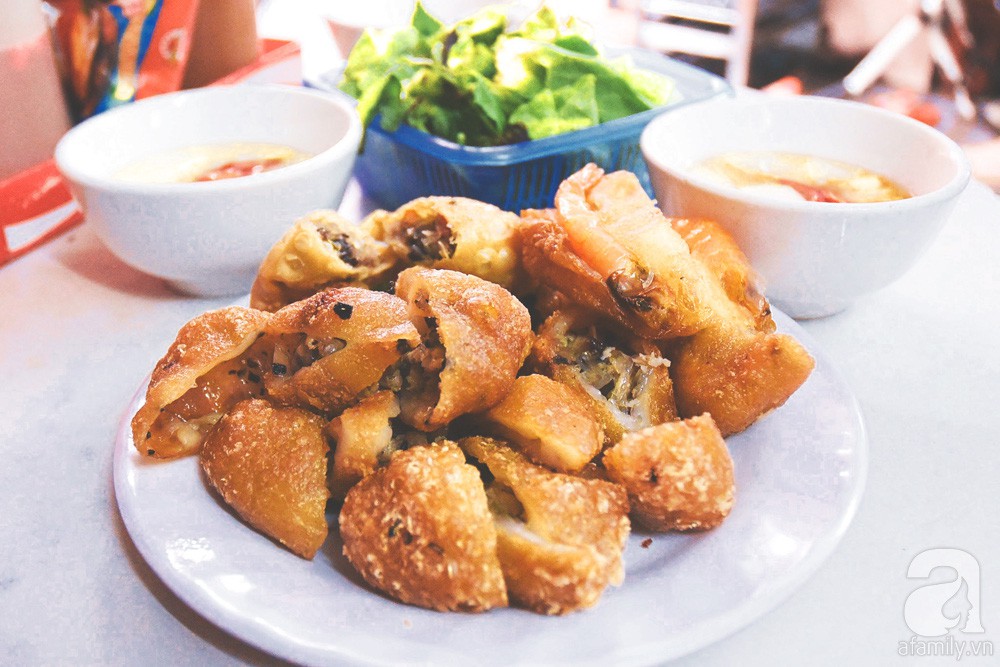 Bánh rán mặn phố cổ Hà Nội tại Lý Quốc Sư