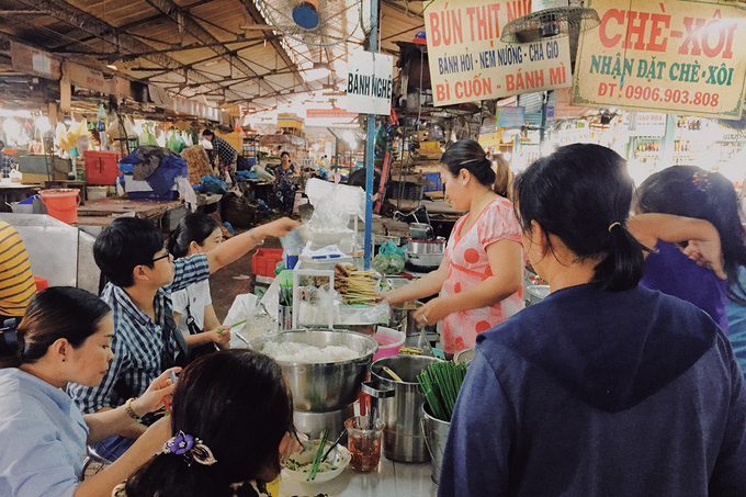 Bún thịt nướng bà Bảy Sài Gòn