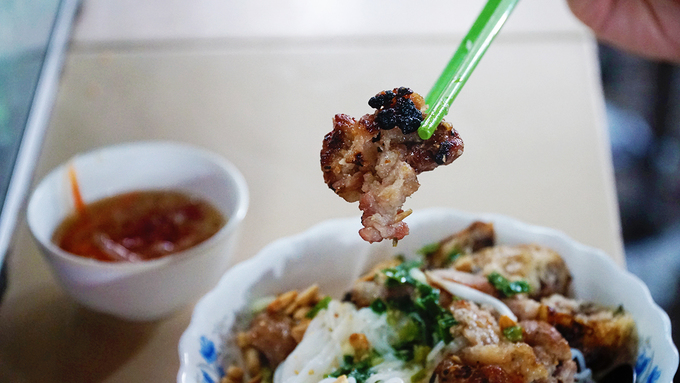 Bún thịt nướng bà Bảy Sài Gòn đầy đặn