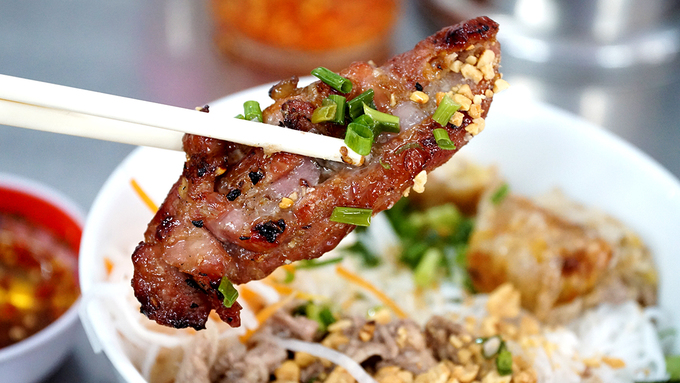 Bún thịt nướng chị Tuyền Sài Gòn thịt bò
