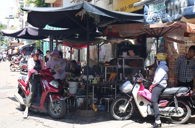 Bún thịt nướng chợ Bàn Cờ Sài Gòn