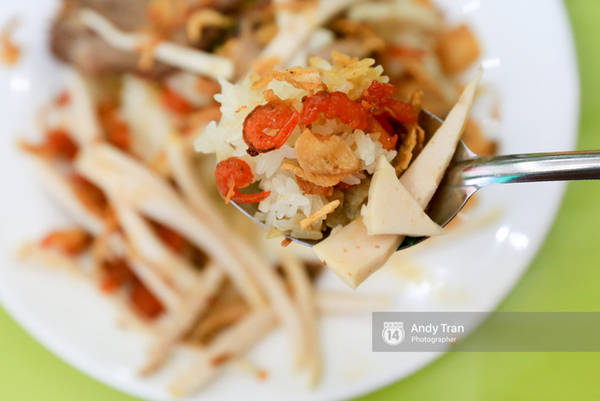 Không gian rộng rãi của tiệm xôi Bùi Thị Xuân Sài Gòn