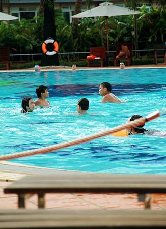 2. Hồ bơi Văn Thánh.