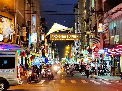 Bùi Viện - Khu ẩm thực Sài Gòn thu hút đông khách Tây