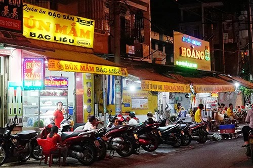 Các quán ăn trên đường Vĩnh Viễn - Khu ẩm thực Sài Gòn
