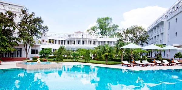 Khách sạn cổ kính La Residence bên dòng sông Hương Huế