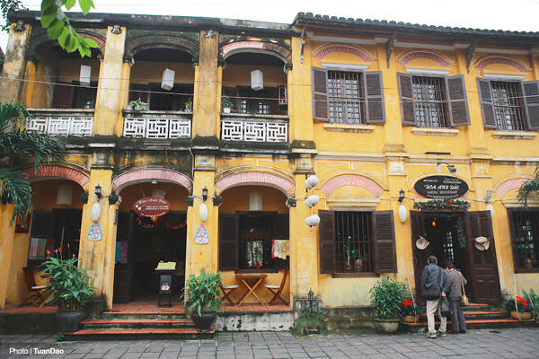 Những khách sạn, homestay, nhà hàng dịp này cũng trở lại nét mộc mạc, thanh bình.