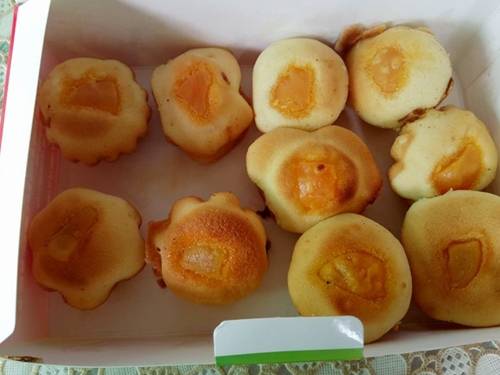 Bánh bông lan trứng muối nướng than - Đặc sản Vũng Tàu