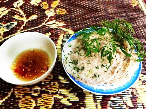 Bánh xèo gạo lứt món ăn dân dã Quảng Bình Bánh xèo gạo lứt món ăn dân dã Quảng Bình