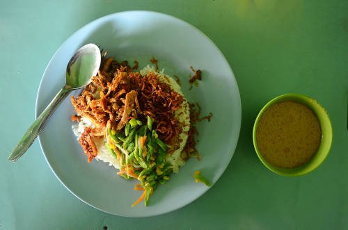 Nasi balap cơm - món ăn đường phố Indonesia