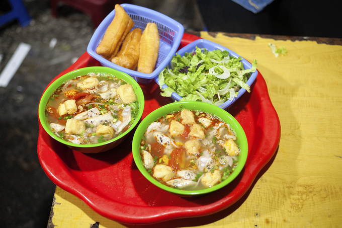 Bún riêu sụn món ăn đường phố Hà Nội