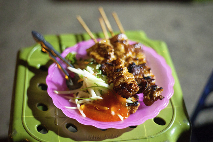 Thịt xiên nướng món ăn đường phố Hà Nội