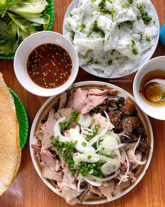 Bánh hỏi lòng heo Phú Yên ăn sáng