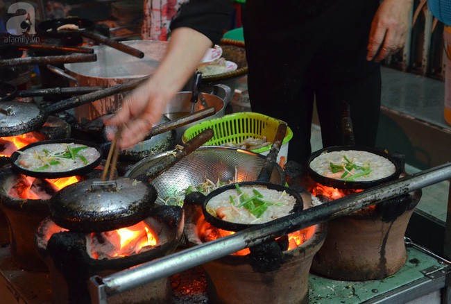 Bánh xèo tôm mực món ăn Phú Yên