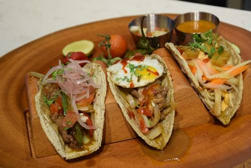 Bánh Taco tại phố đi bộ Nguyễn Huệ - Món ăn Mexico vỏ ngô giòn nhân đa dạng