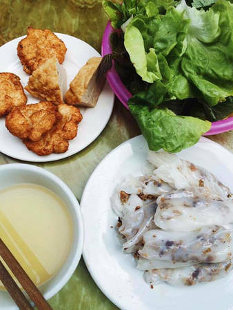 Bánh cuốn chả mực đặc sản Hạ Long