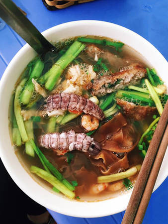 Bát bánh đa bề bề ở Hạ Long.