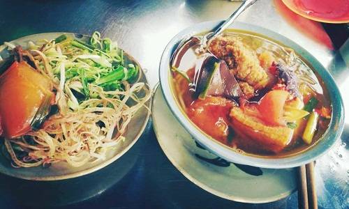 Bún riêu món ăn Bến Thành - Quán bún riêu đông khách