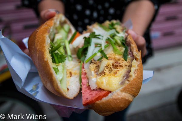 Bánh mì - Món ăn Sài Gòn nổi tiếng