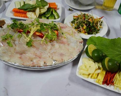 Gỏi cá món ăn Quảng Bình tại các quán hải sản Đồng Hới