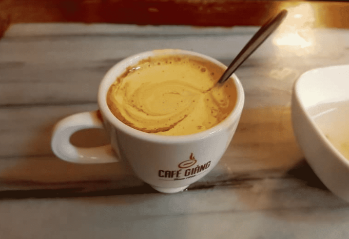 Cà phê trứng món ăn sáng Hà Nội