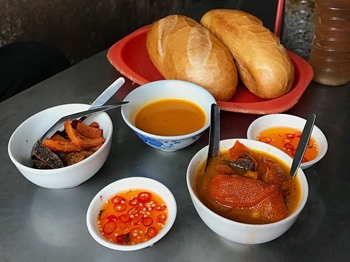 Phá lấu món ăn vặt gốc Hoa