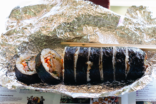 Kimbap Hàn Quốc - món ăn vặt Sài Gòn được lòng giới trẻ. Ảnh: Tâm Linh.