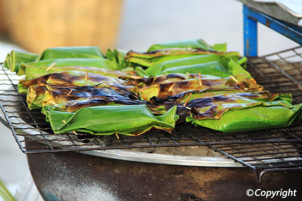 5-mon-an-vat-thom-ngon-tren-tung-ngon-tay-ban-phai-thu-o-bangkok-ivivu-1