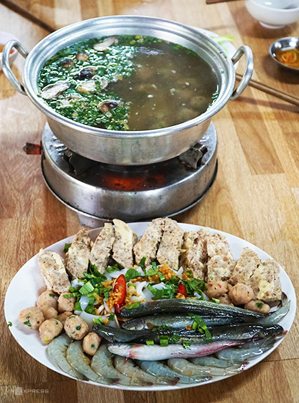 Lẩu riêu cua đồng món ngon miền Tây