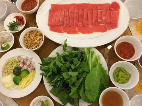 Cá ngừ cuốn cải xanh - món ngon Phú Yên