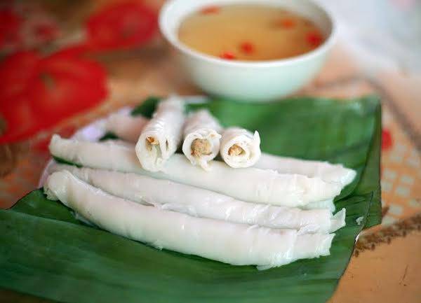 Bánh cuốn Mễ Sở món ngon Hưng Yên với lớp vỏ mềm mịn