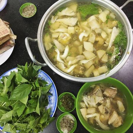 Lẩu gà lá é Đà Lạt ấm áp mùa lạnh