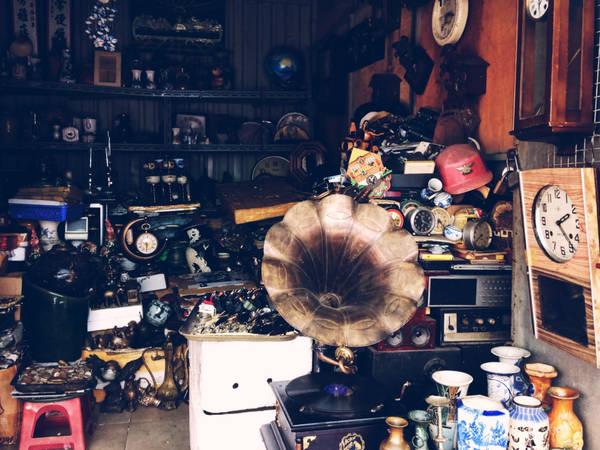 Đa số mặt hàng ở đây chuyên dụng về điện, điện tử, thứ gì cũng có, giá cả phải chăng.