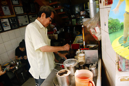 Cà phê vợt Sài Gòn tại quán ông bà Ba