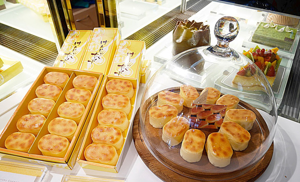 Bánh bông lan sữa tại tiệm bánh Hanjuku Kobo Hong Kong