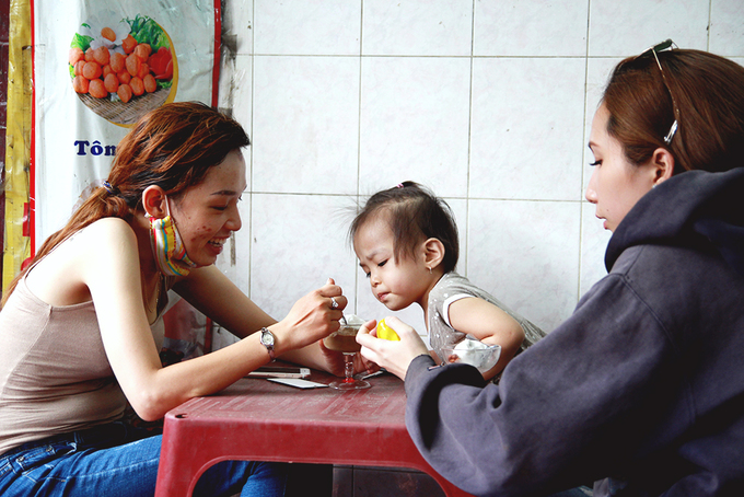 Kem nhãn chú Tám  Địa chỉ này nằm trong chợ Đa Kao, trên đường Trương Hán Siêu, quận 1. Quán mở từ hơn 30 năm trước và là địa chỉ quen thuộc của nhiều thế hệ học sinh ở quanh khu vực. Hiện khách muốn tìm đến quán dễ dàng bị nhầm lẫn với một quán kem nằm sát bên nhưng nếu để ý bạn sẽ thấy tấm bảng ghi rõ tên quán.