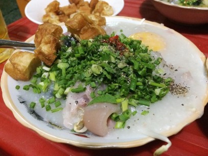 5-quan-an-khuya-chat-luong-phu-hop-cho-ngay-sai-gon-mat-me-de-doi-dem-ivivu-3