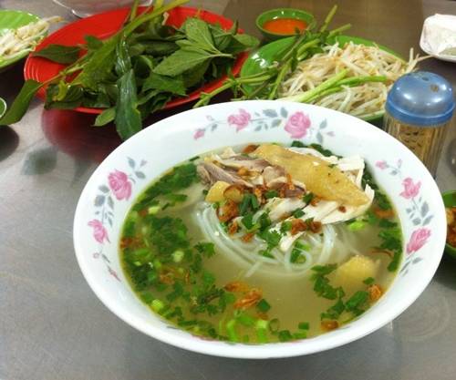 Phở miến gà Kỳ Đồng quán ăn trong hẻm Sài Gòn