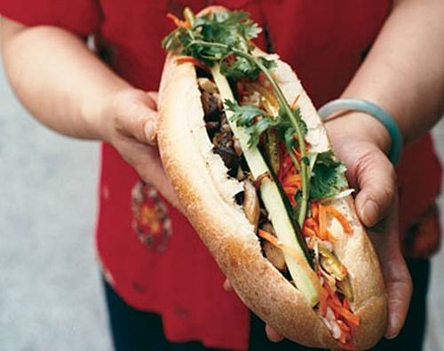 Bánh mì hẻm 39 Nguyễn Trãi quán ăn trong hẻm Sài Gòn