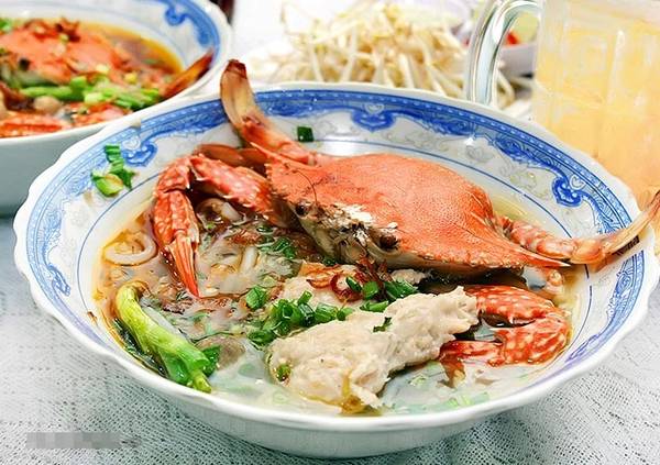 Bánh canh ghẹ Sài Gòn tại Bảy Liên