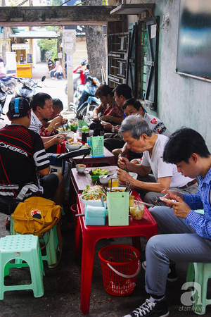 5-quan-bun-ca-o-ha-noi-ngon-khien-muc-an-mot-lan-la-me-ngay-tap-tu-ivivu-2