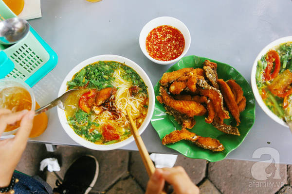 5-quan-bun-ca-o-ha-noi-ngon-khien-muc-an-mot-lan-la-me-ngay-tap-tu-ivivu-23